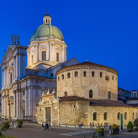 Blue Lodge Brescia Esterno foto
